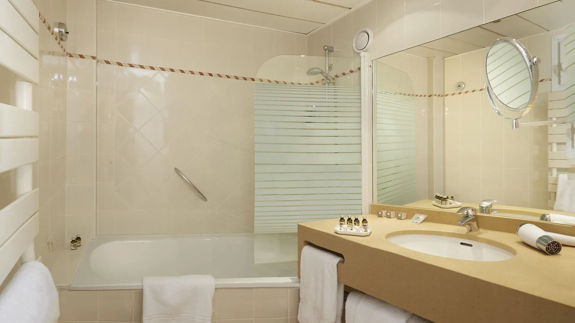 Relais Du Louvre Hotel 4*