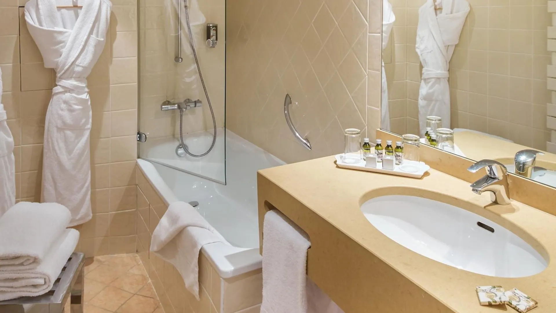 Hotel Relais Du Louvre Paris