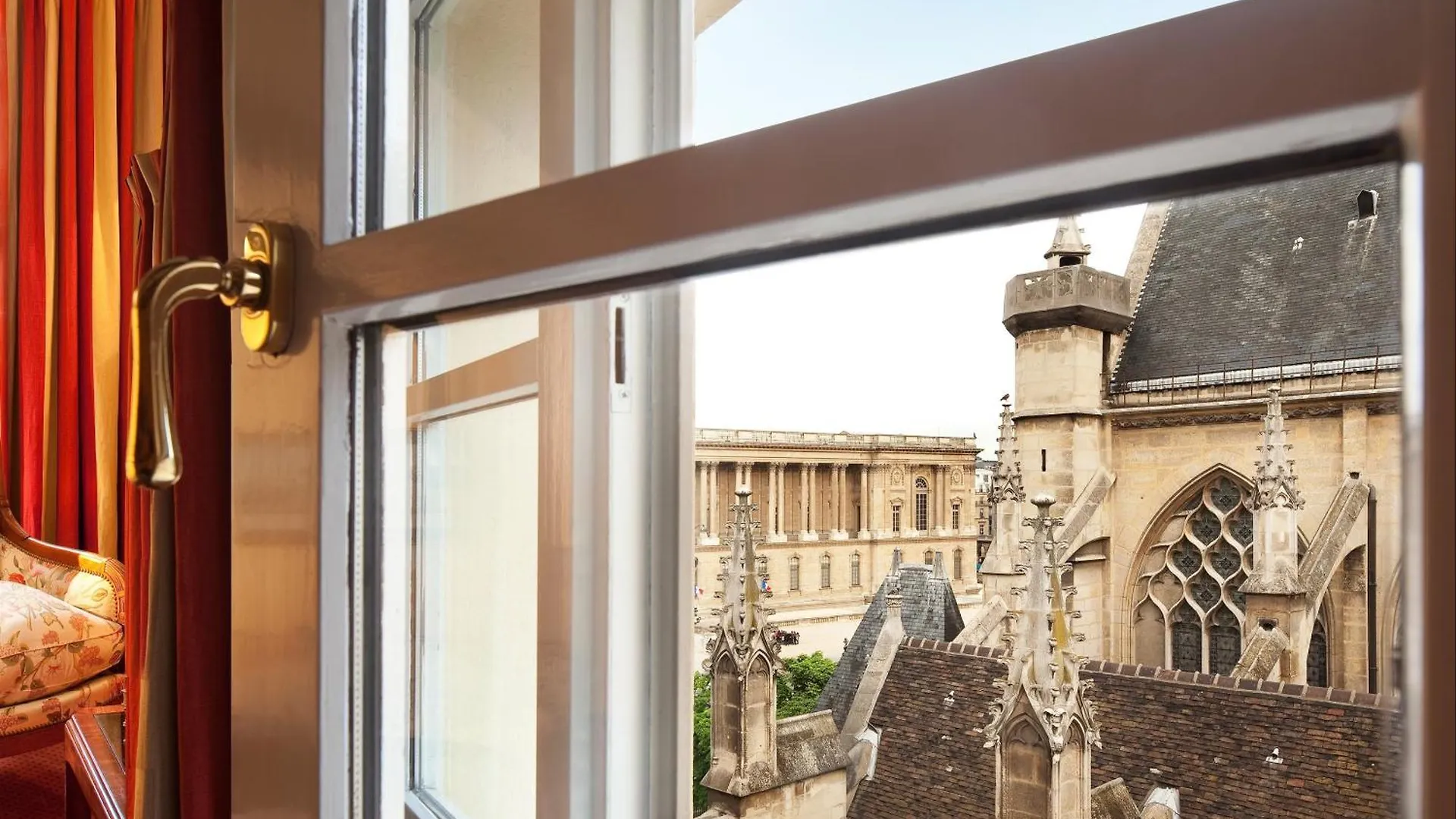 Relais Du Louvre 4*