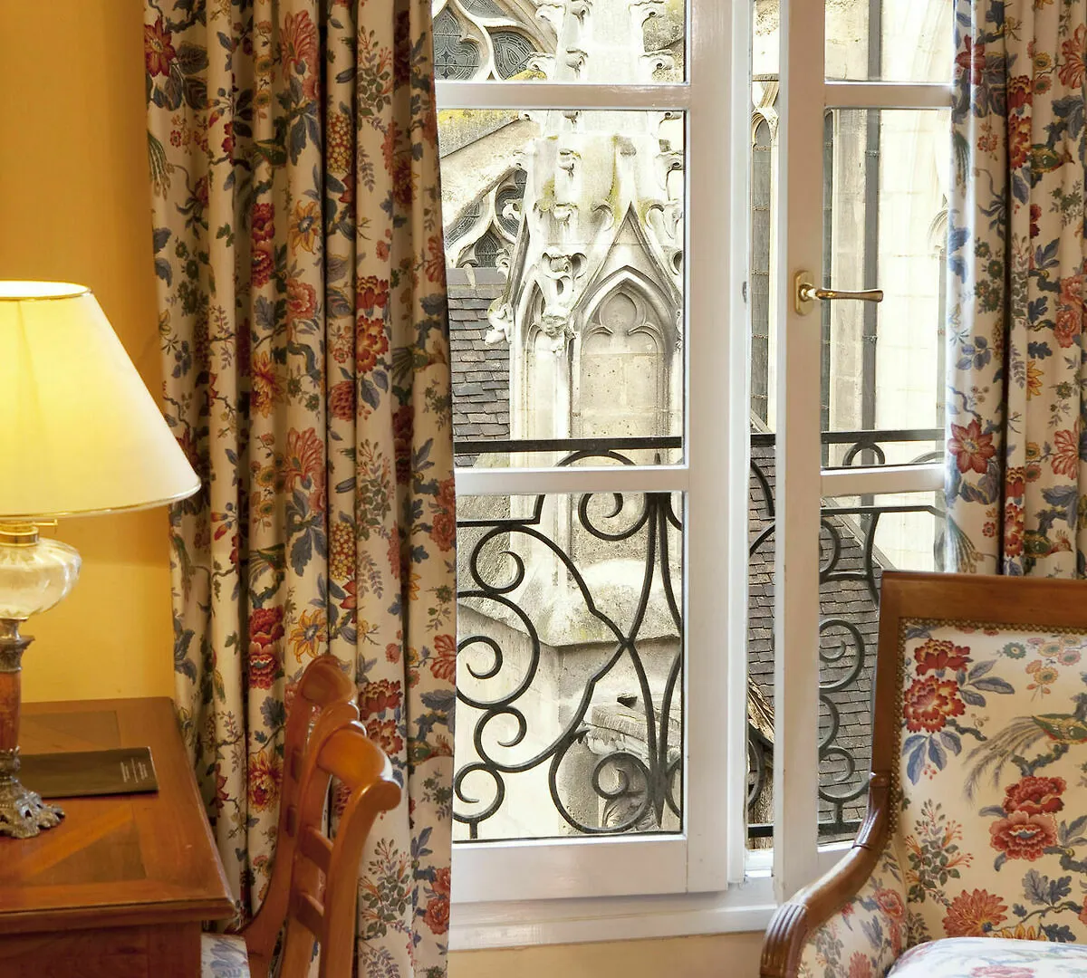 Relais Du Louvre 4*