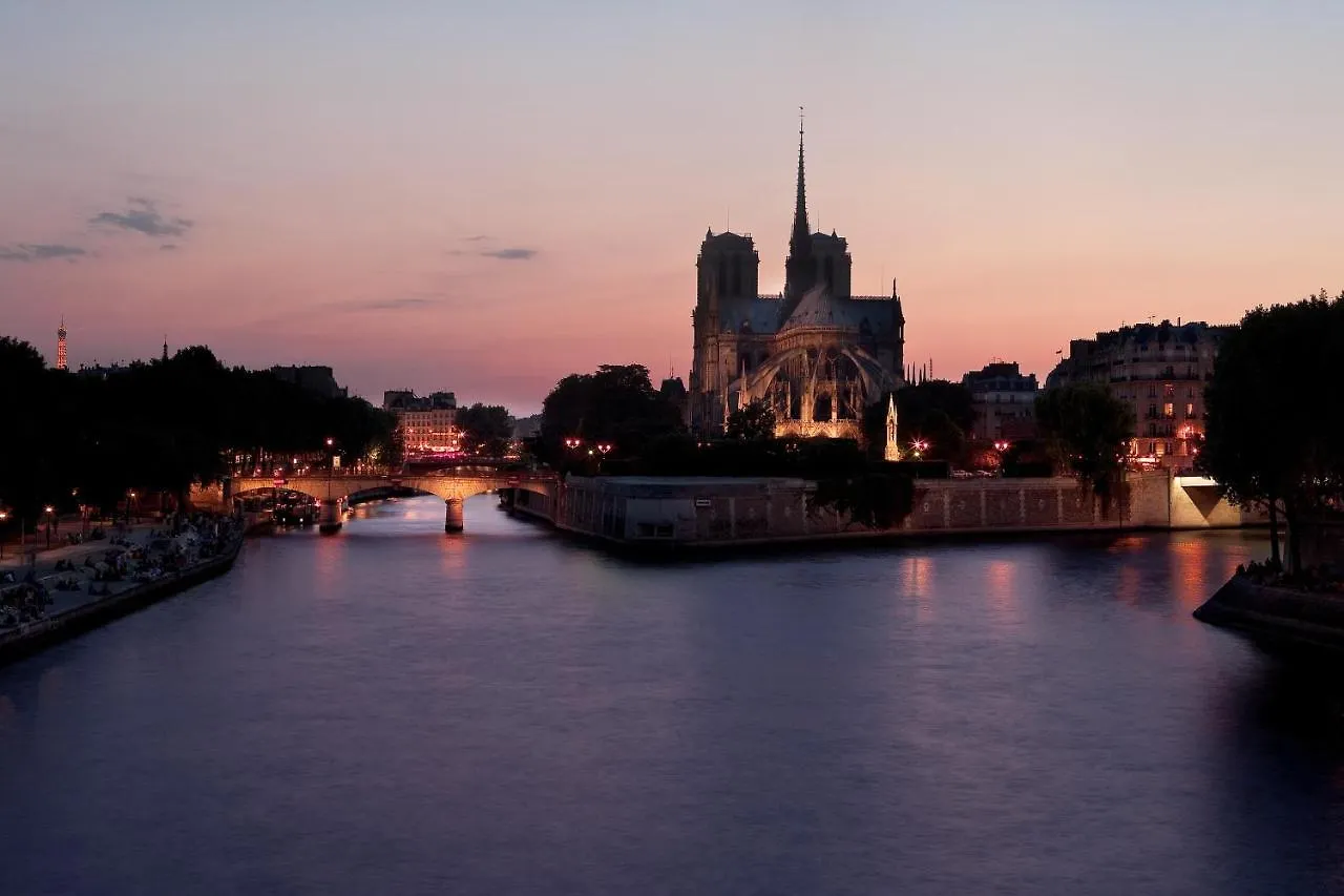 Relais Du Louvre 4* Paříž