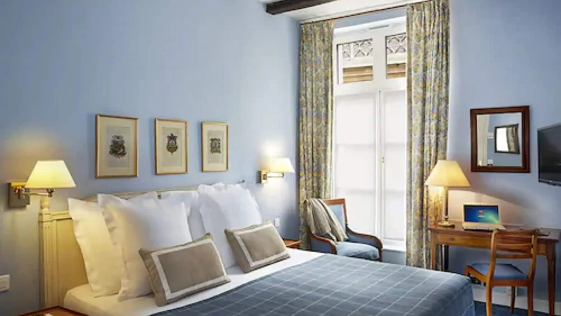 Relais Du Louvre 4*