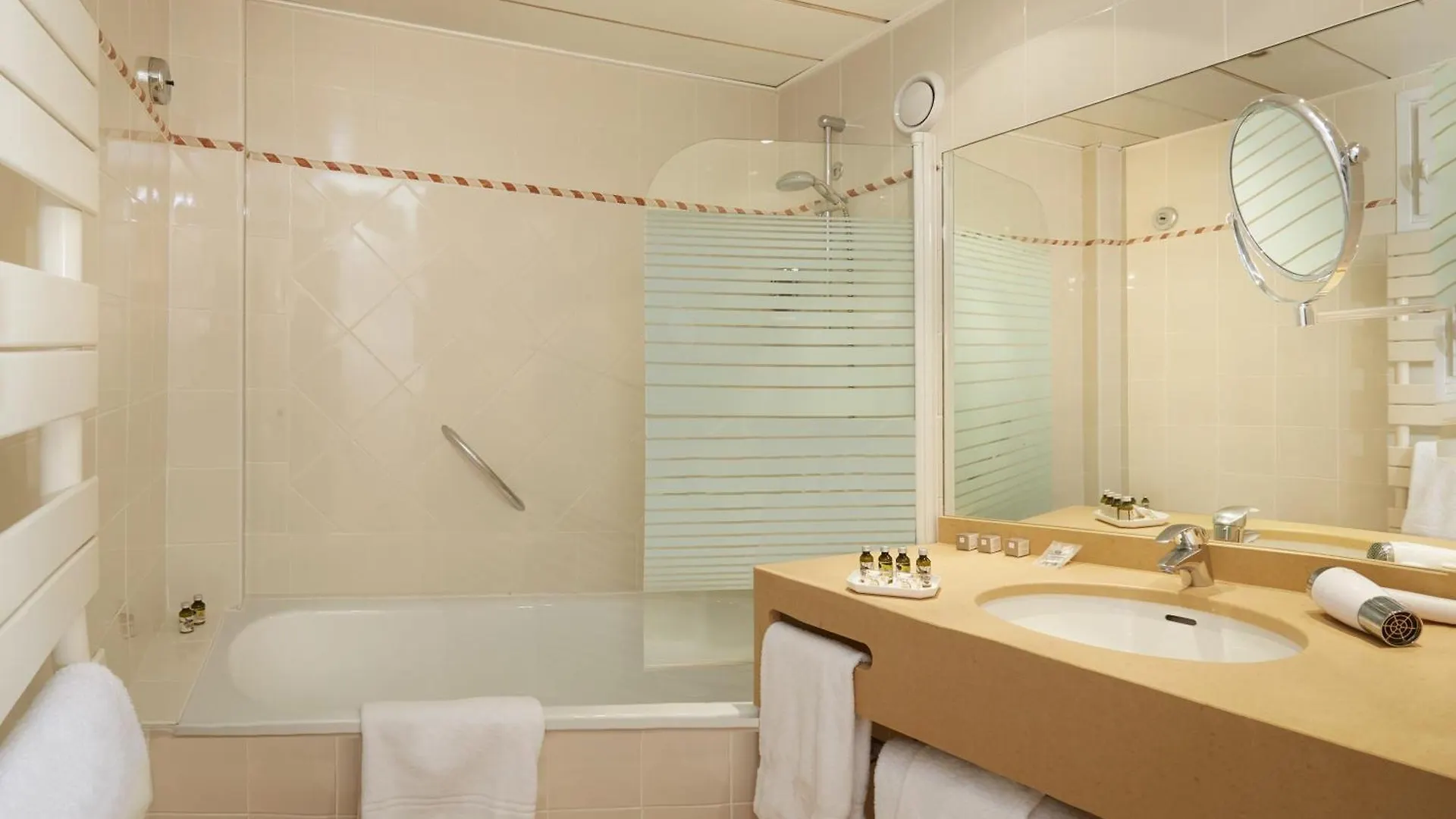 Relais Du Louvre 4* Párizs